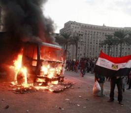 بالصور:  أكثر من 500 إصابة في اشتباكات بميدان التحرير
