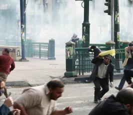 بالصور.. أحداث ميدان التحرير بين المتظاهرين وقوى الأمن