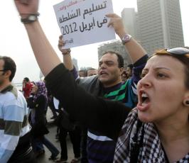 بالصور.. أحداث ميدان التحرير بين المتظاهرين وقوى الأمن