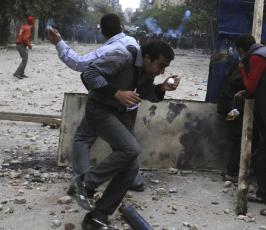 بالصور.. أحداث ميدان التحرير بين المتظاهرين وقوى الأمن