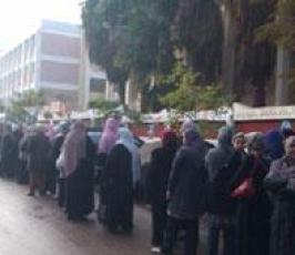 بالصور.. المصريون يدلون بأصواتهم في أول انتخابات برلمانية بعد الثورة