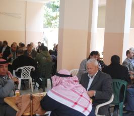 بالصور: عائلة الشهداء « ابو شريعة  » الحساينة تكرم الأسرى المحررين بعد عودتهم من الحج