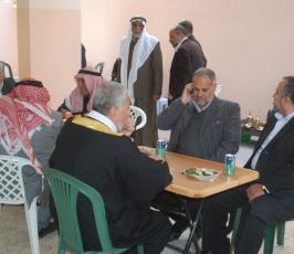 بالصور: عائلة الشهداء « ابو شريعة  » الحساينة تكرم الأسرى المحررين بعد عودتهم من الحج