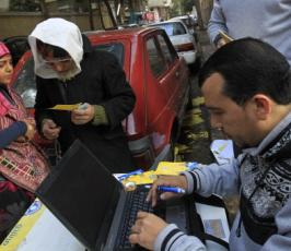 بالصور.. المصريون في اليوم الاول لانتخابات مجلس الشعب