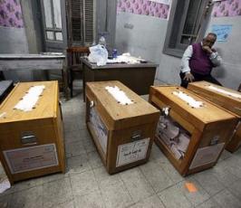 بالصور.. استمرار فرز الأصوات في الانتخابات البرلمانية المصرية
