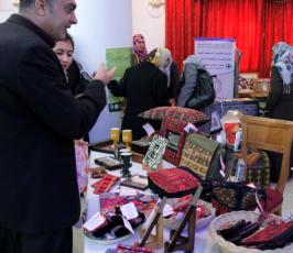 بالصور: معرض لمنتجات المؤسسات الاهلية بقطاع غزة