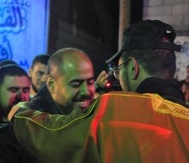 بالصور: مفجر ثورة السكاكين يدخل قفص الزوجية