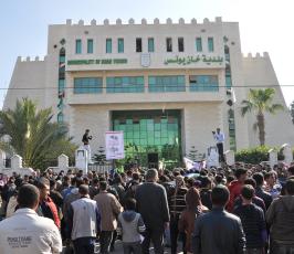 بالصور : اعتصام للمطالبة بمحاسبة المسؤولين عن وفاة طفلين غرقاً في برك الصرف الصحي‎