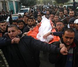 بالصور.. غزة تودع الشهيدين البطش اللذين ارتقيا اليوم جراء القصف الصهيوني
