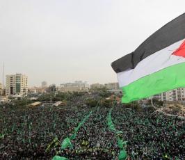 بالصور: حماس تحي ذكرى انطلاقتها في ساحة الكتيبة بمدينة غزة