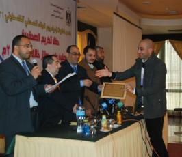 بالصور: المكتب الإعلامى الحكومى يكرم الصحفيين الحاصلين على جوائز دولية