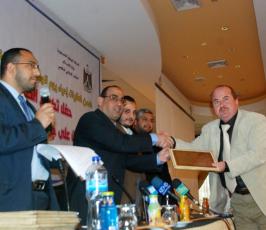 بالصور: المكتب الإعلامى الحكومى يكرم الصحفيين الحاصلين على جوائز دولية