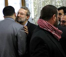 بالصور.. ايران تستقبل وزير داخلية غزة وأسرى محررين