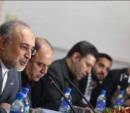 بالصور: استقبال وزير الخارجية الإيرانى للوفد الفلسطيني والاسرى المحررين