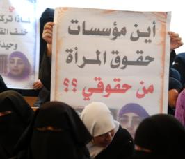بالصور: وقفة تضامنية مع الأسيرة لينا الجربونى بالصليب الأحمر بغزة