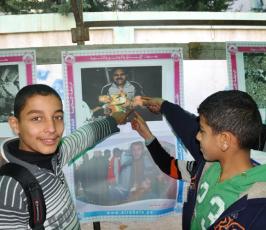 بالصور..الرابطة الإسلامية تنظم معرضاً للصور في ذكرى العدوان على غزة