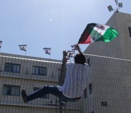 مسيرة حاشدة وسط القدس المحتلة تضامنا مع الأسرى في معركة الأمعاء الخاوية