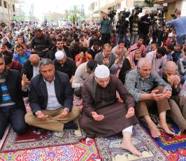  صلاة الجمعة امام مقر الصليب الاحمر بغزة تضامنا مع الاسرى في سجون الاحتلال ‫(39649818)‬ ‫‬