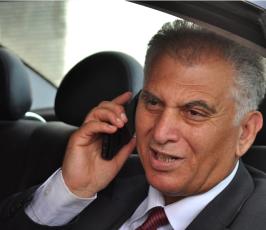 جماهير تتظاهر امام منزل هنية ومقر اقامة وفد المصالحة مطالبين بانهاء الانقسام
