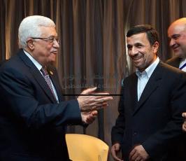 الرئيس الفلسطيني محمود عباس يلتقي بالرئيس الإيراني أحمدي نجاد بالقاهرة