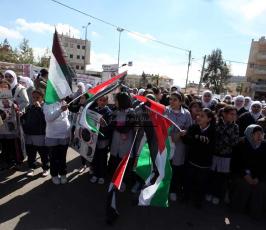 خاص فلسطين اليوم..طلاب المدارس يتضامنون مع الأسرى برام الله