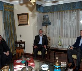 بالصور..هنية يلتقي رئيس الوزراء التركي رجب طيب أردوغان خلال زيارته لأنقرة