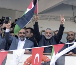 بالصور: هنية على ظهر سفينة مرمرة