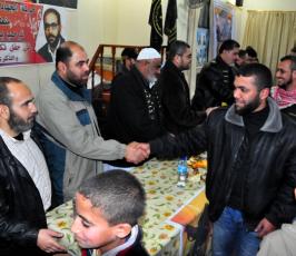 بالصور: حركة الجهاد تكرم عوائل الشهداء بحفلاً لها بدير البلح