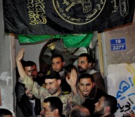 الاسير " شريف صيام " يخرج من سجون الاحتلال بعد مضى 8 اعوام