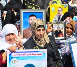 اعتصام تضامنى مع الاسرى بمشاركة المحررة هناء شلبى بغزة