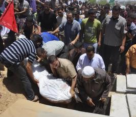  جماهير خانيونس تشيع شهدائها من مسجد أهل السنة ومسجد عباد الرحمن