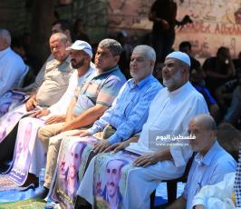 صلاة الجمعة أمام مقر الصليب  ‫(35652099)‬ ‫‬.JPG