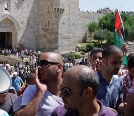 مسيرة حاشدة وسط القدس المحتلة تضامنا مع الأسرى في معركة الأمعاء الخاوية