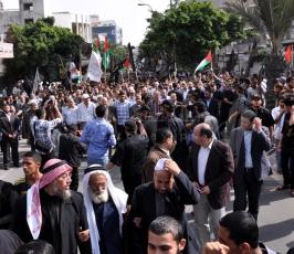 جماهير في المسيرة