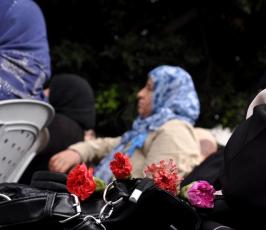 بالصور:العمل النسائي بحركة الجهاد تنظم وقفة في يوم المرأة العالمي أمام المندوب السامي