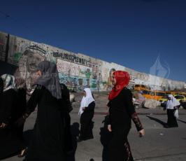 آلاف المواطنين يزحفون إلى القدس لتأدية صلاة الجمعة الثالثة من شهر رمضان المبارك في المسجد الأقصى المبارك
