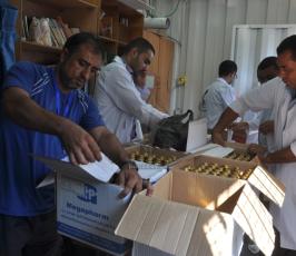 الجهاد تنظم لجان طبية لتقديم الفحوصات والأدوية للمشردين في مراكز الإيواء