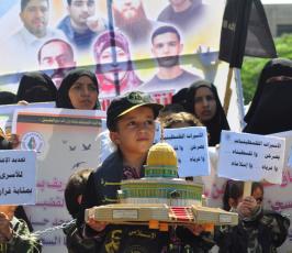 مهجة القدس تنضم وقفة تضامن مع الاسرى المضربين امام مقر الصليب الاحمر بغزة