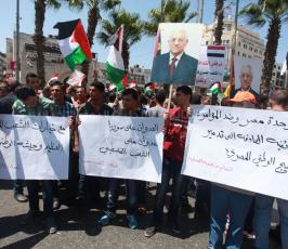فلسطينيون يتضامنون مع "مصر وسوريا" وسط رام الله