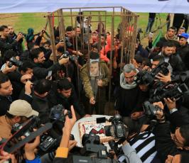 أهالي الأسرى الفلسطينيين ينظمون وقفة تطالب بإطلاق سراح انبائهم من مكان أسر شاؤول ارون شرق غزة ‫(42598918)‬ ‫‬