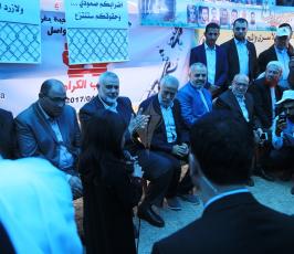 زيارة الدكتور محمد الهندى واسماعيل هنية الى خيمة اعتصام الاسرى ‫(1)‬ ‫‬