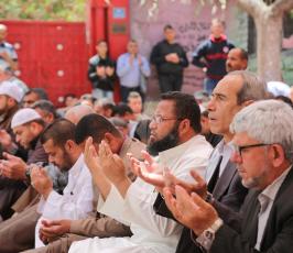  صلاة الجمعة امام مقر الصليب الاحمر بغزة تضامنا مع الاسرى في سجون الاحتلال ‫(39649817)‬ ‫‬