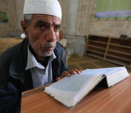 جلسات القرآن الكريم من المسجد العمرى الكبير بغزة ‫(30176667)‬ ‫‬