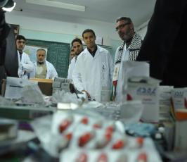ضمن حملة "مودة" منتدى الطبيب الفلسطيني يقدم خدمات طبية للمتضررين بمراكز الإيواء جراء المنخفض بغزة