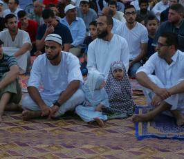 الجهاد الإسلامي يصلي العيد أمام منزل الشهيد الإعداد كامل الإعداد بغزة ‫(37945886)‬ ‫‬