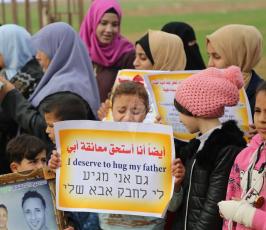 أهالي الأسرى الفلسطينيين ينظمون وقفة تطالب بإطلاق سراح انبائهم من مكان أسر شاؤول ارون شرق غزة ‫(42598923)‬ ‫‬
