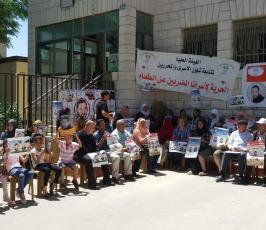 وقفة أمام الصليب الأحمر في البيرة ‫(152931498)‬ ‫‬
