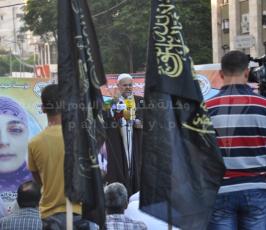 حركة الجهاد الإسلامي تقيم صلاة عيد الفطر أمام مقر الصليب الاحمر تضامنا مع الاسرى