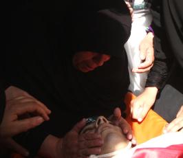 جثمان الشهيد حذيفة سليمان الى مثواه الاخير ‫(29942154)‬ ‫‬
