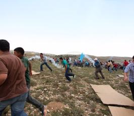 خاص فلسطين اليوم..مستوطنون يهاجمون مسيرة سلمية في دير جرير شرقي رام الله